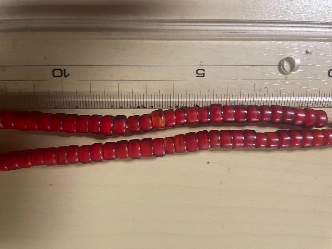 Special light ホワイトハーツ　ビーズネックレス　白✖︎赤