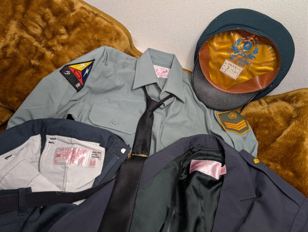 (実物)台湾陸軍官品常装冬服一式　帽子、階級章、ベルト(中華民国 軍常服)