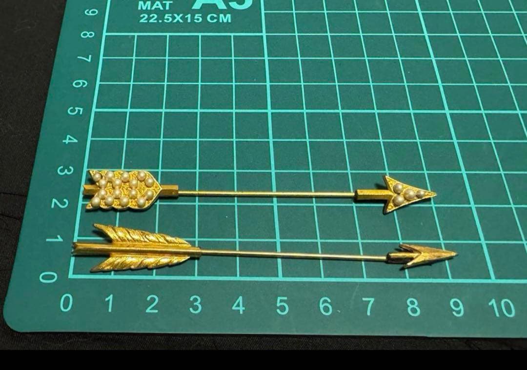 フランス　アンティーク　金バリ　矢のデザイン。ハットピン2本。長期保存