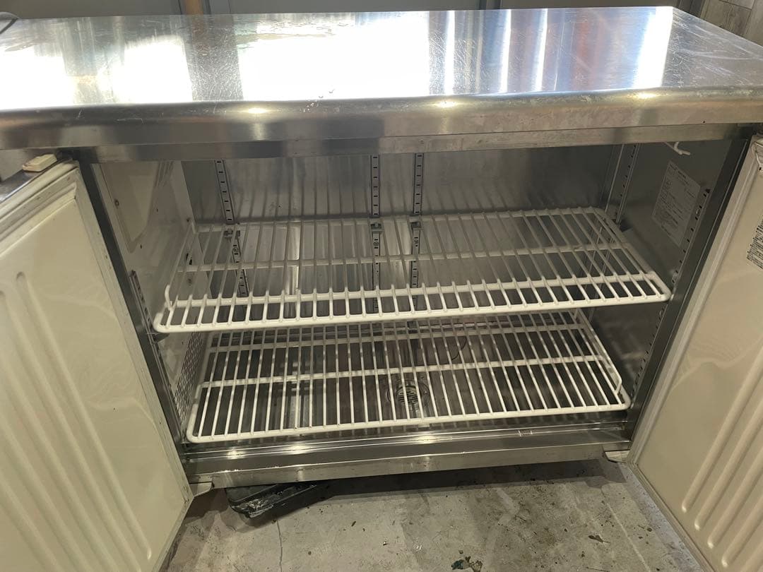GIRA 専用福島テーブル型冷蔵庫 庫内広くてステンレス 仕様で良く冷えます！