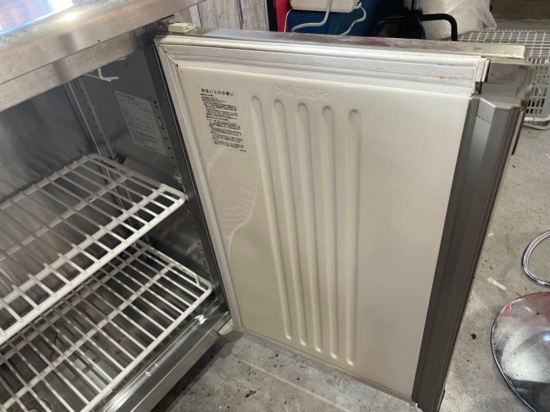 GIRA 専用福島テーブル型冷蔵庫 庫内広くてステンレス 仕様で良く冷えます！