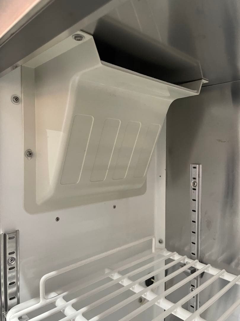 GIRA 専用福島テーブル型冷蔵庫 庫内広くてステンレス 仕様で良く冷えます！