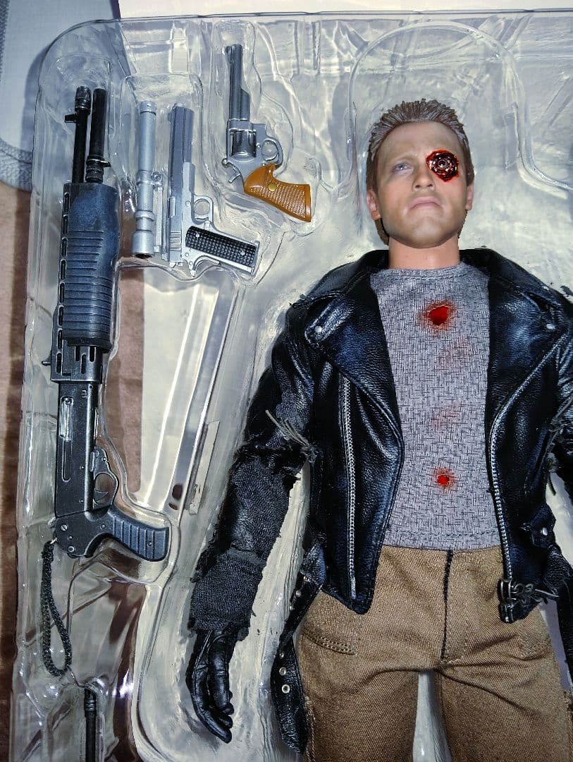 HOTToys.[( T-800)バトルダメージ 版 1/6]