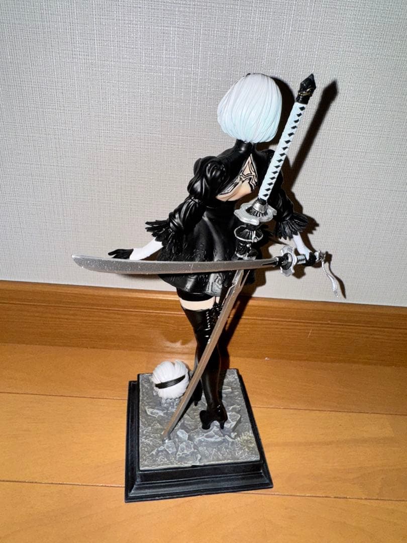 ニーアオートマタ 2B フィギュア 黒と白 2個セット