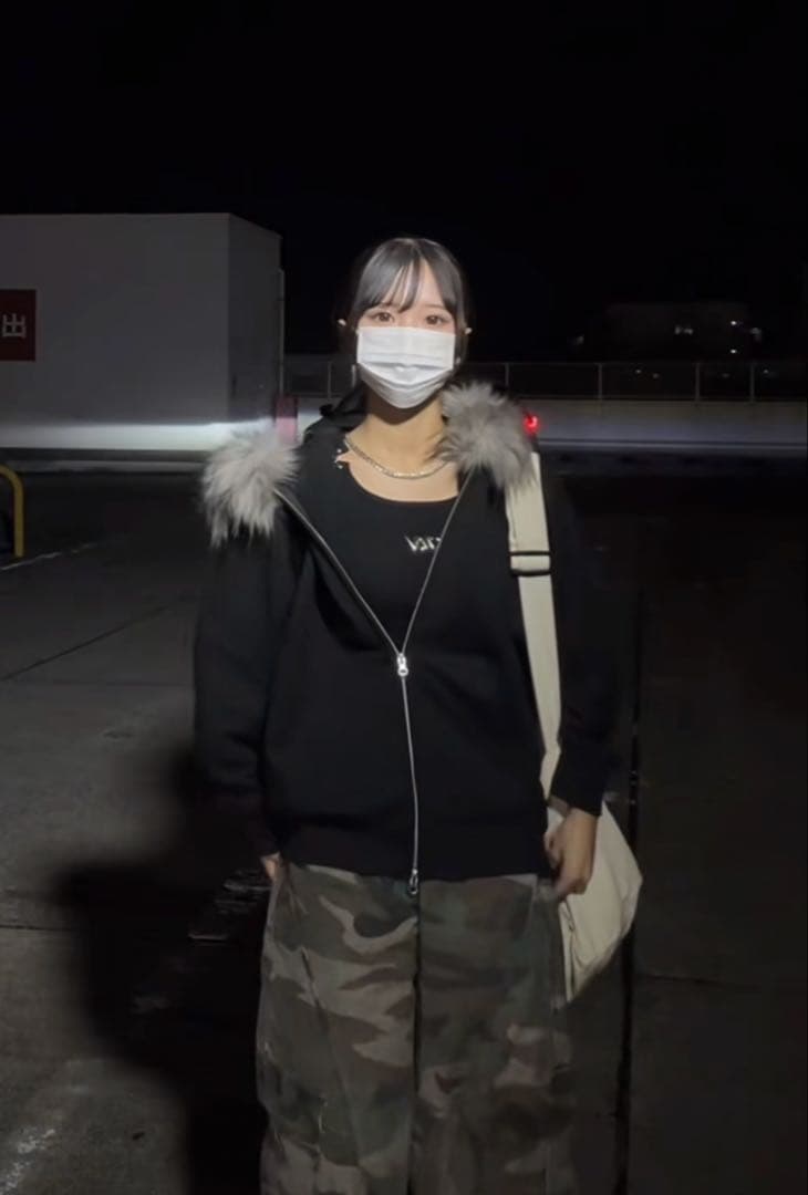 EPNKファー付きブラックジップアップパーカー