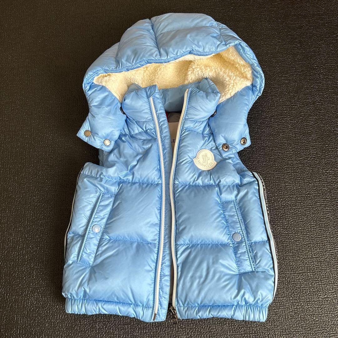 モンクレール フード付きダウンベスト