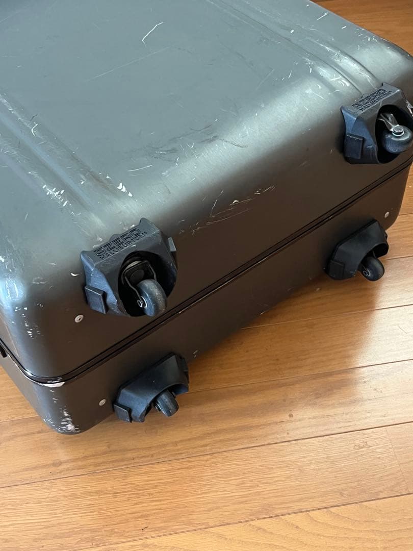 ゼロハリバートン　アルミスーツケース
