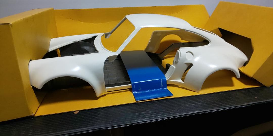 永大グリップ 1:8 ポルシェカレラ RSRターボ 2.1 未組み立て