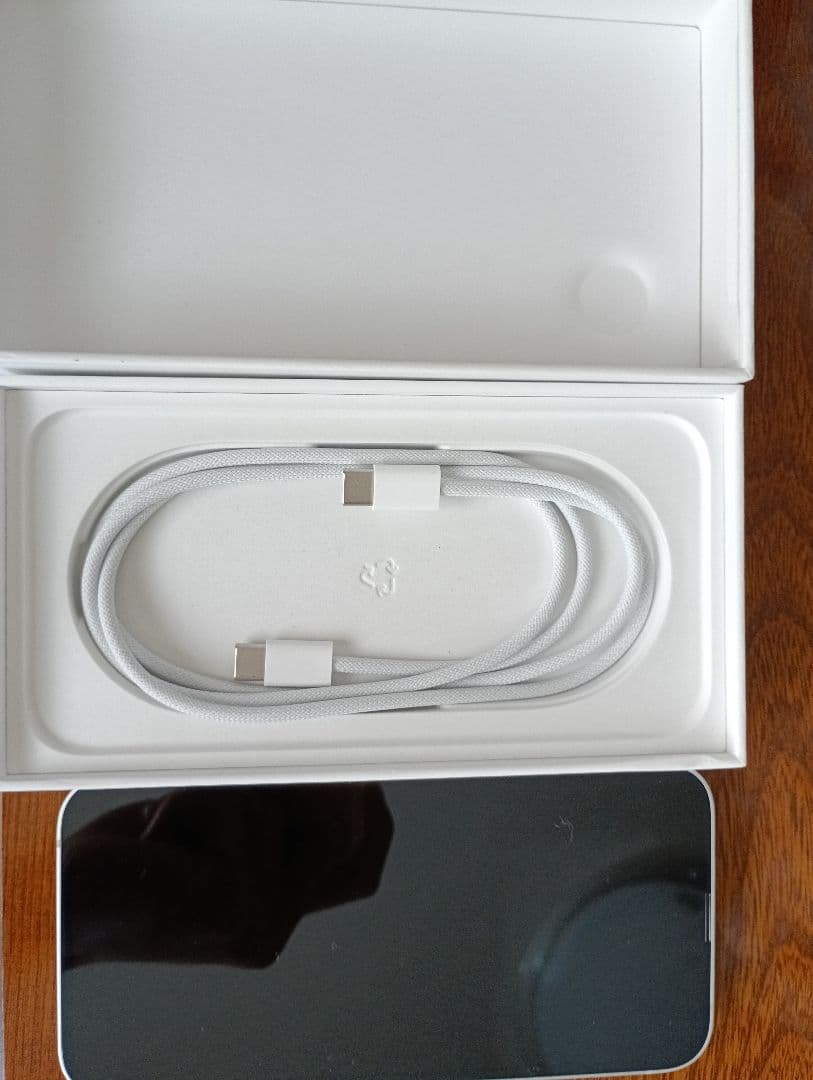 Apple iPhone16e 本体 ホワイト