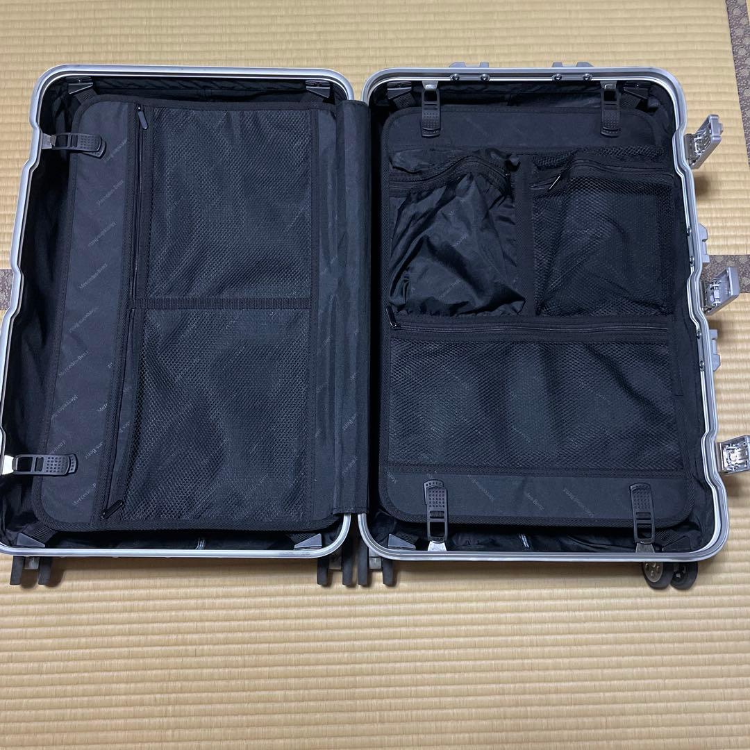 Mercedes-Benz シルバー キャリーケース　65L