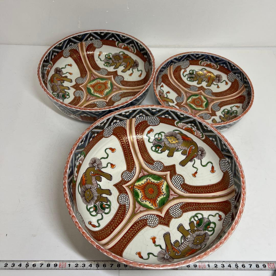 古伊万里　上手赤絵獅子図　三ツ鉢　タカサ　東さ8-0119①