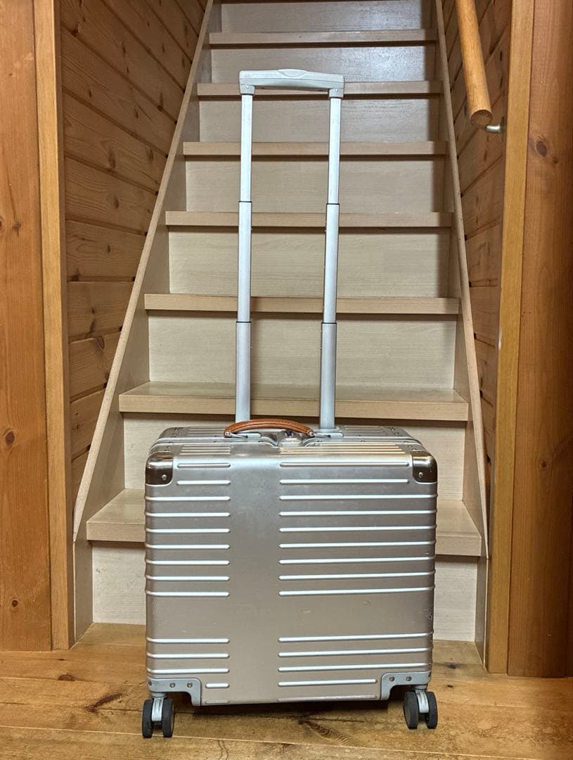 42L トリオ イノベーター アルミ スーツケース シルバー ビジネス 出張