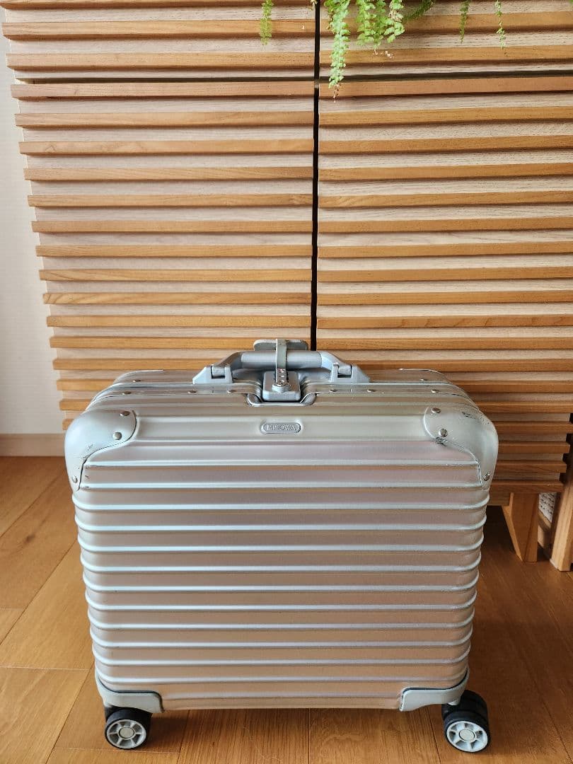 リモワ トパーズ ビジネストロリー２６L 機内持ち込み可能サイズ ４輪