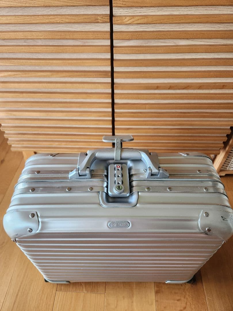 リモワ トパーズ ビジネストロリー２６L 機内持ち込み可能サイズ ４輪