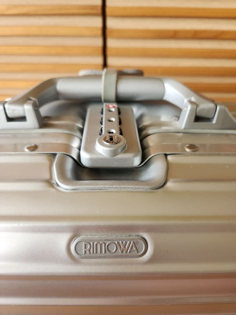 リモワ トパーズ ビジネストロリー２６L 機内持ち込み可能サイズ ４輪