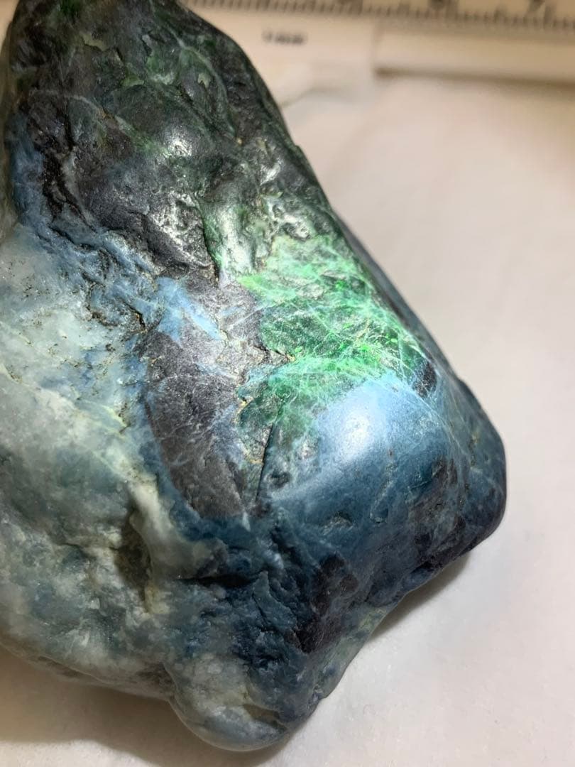 糸魚川４色ひすい　海石　翡翠　原石　翡翠　鉱物標本　コン沢　水石　根付　青翡翠