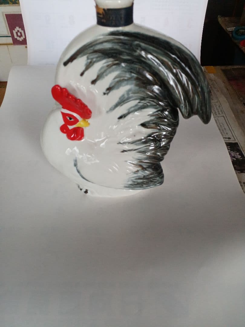 サントリー社の干支ボトルの空容器です。