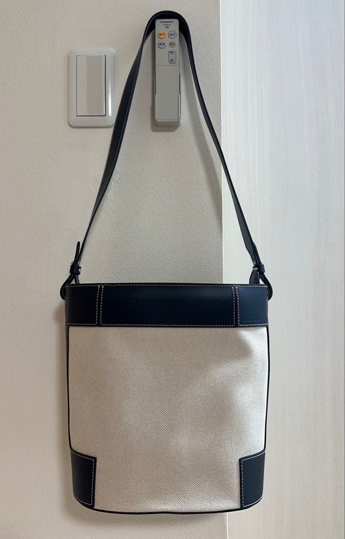 IACUCCI ブラック ショルダーバッグ