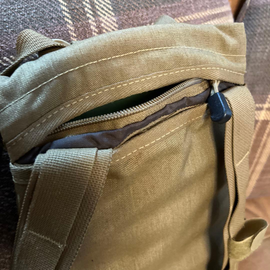 カーキ ナイロン ミニバックパック