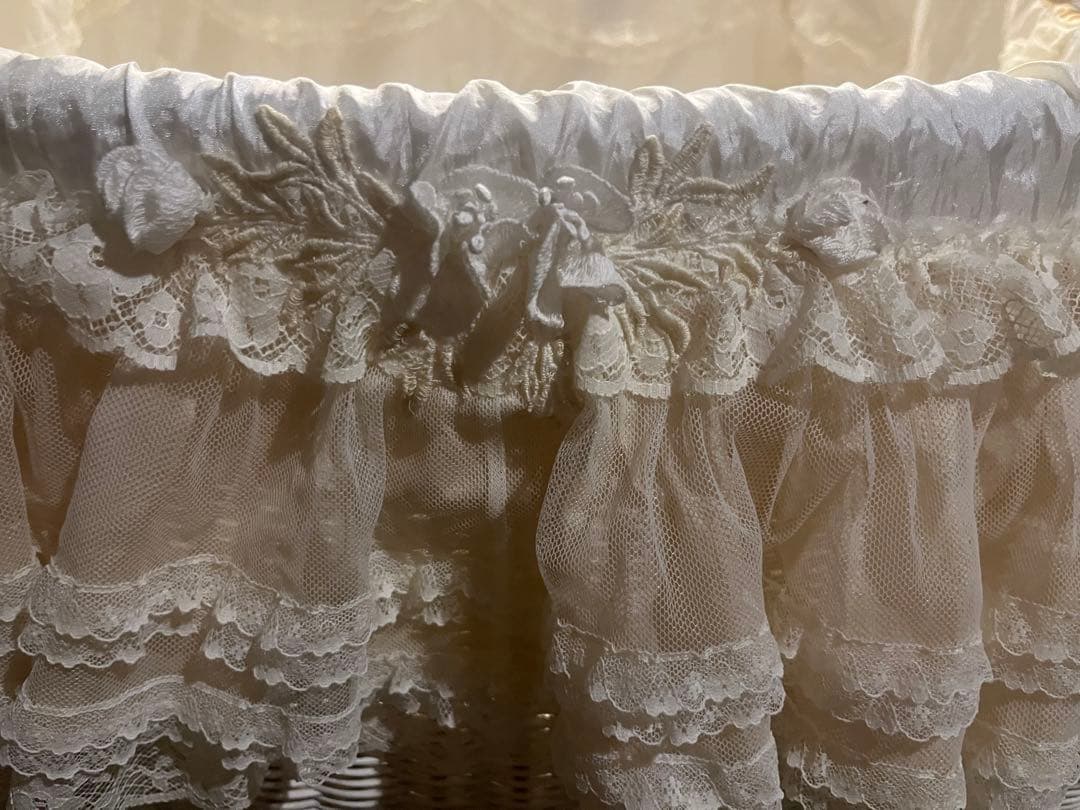 さえら　かご　フリル付きラタンバスケット