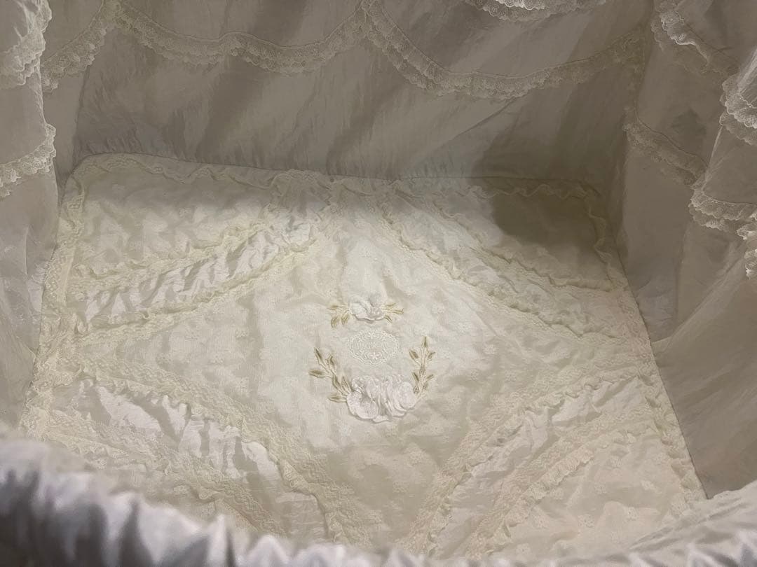 さえら　かご　フリル付きラタンバスケット