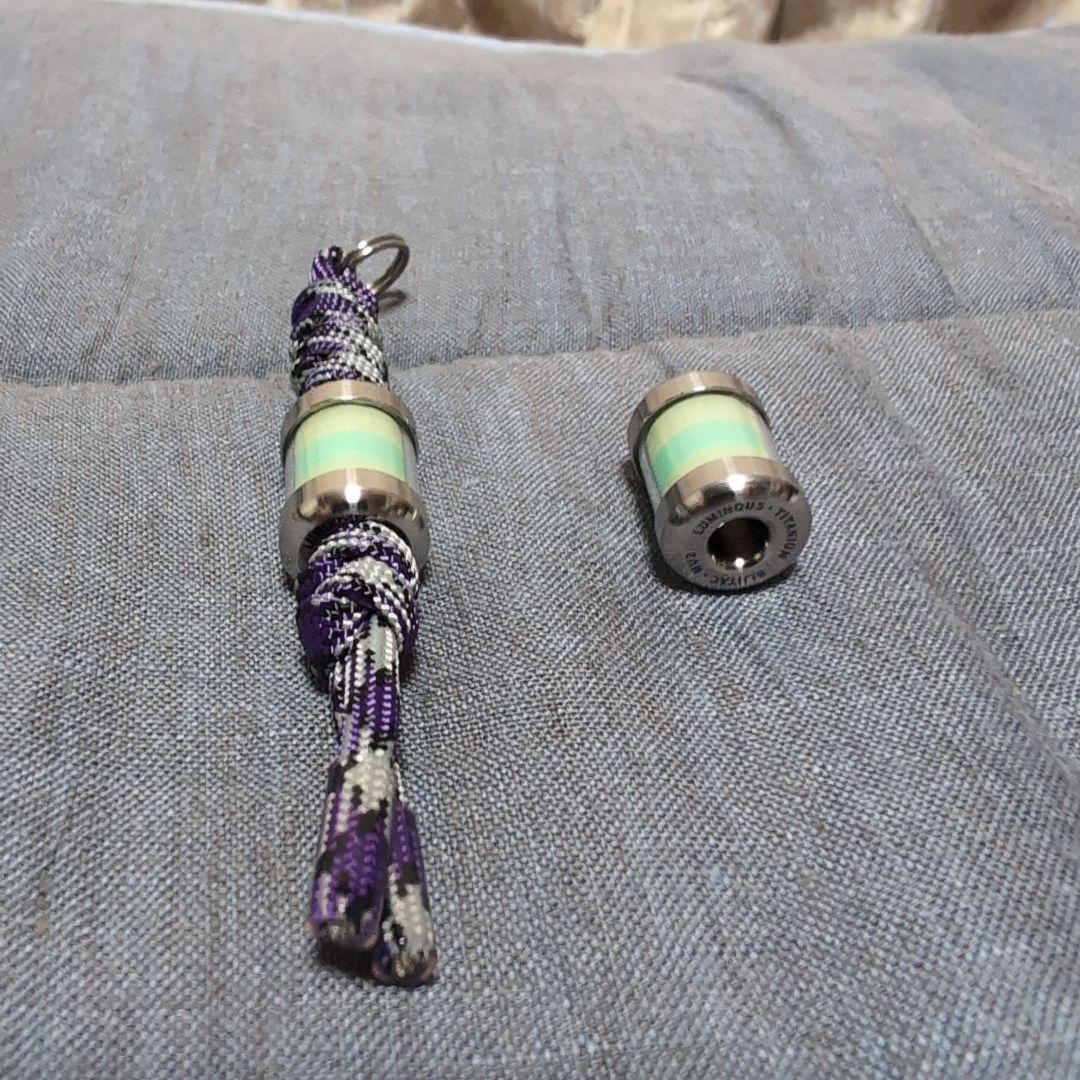 目印に良いかも！ 暗闇で光るチタン合金製ペンダント他、サーチライト？もあるよ！！