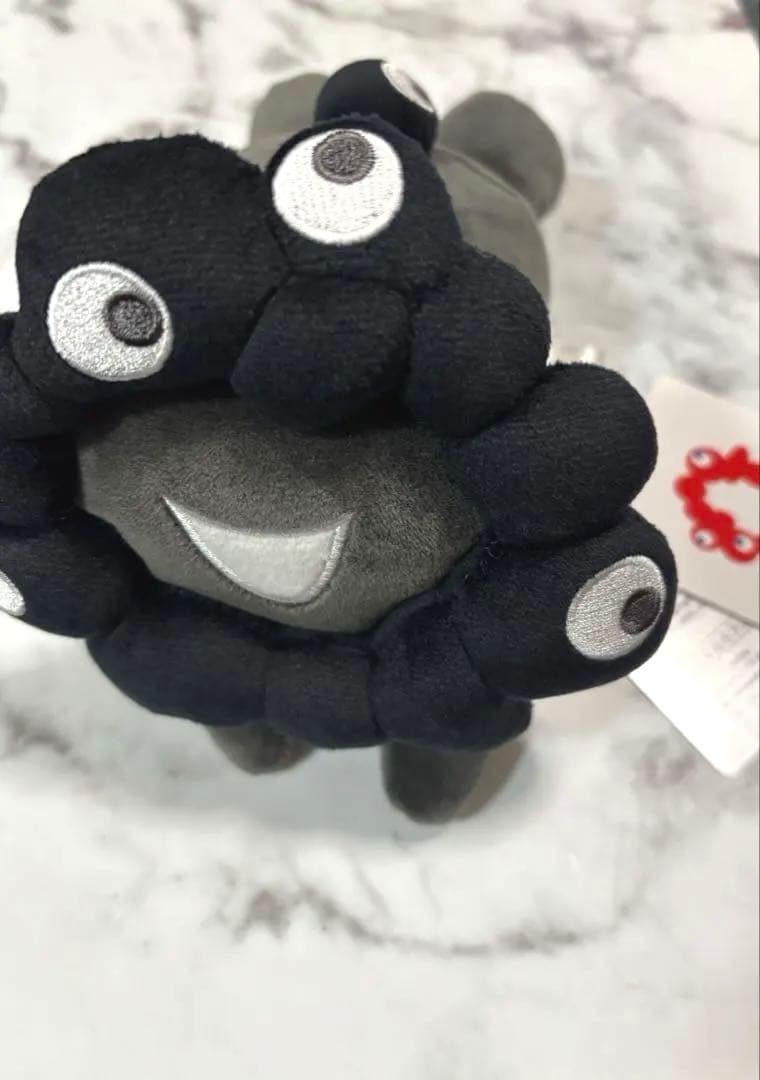 黒ミャクミャク　はい型　sサイズ　ぬいぐるみ