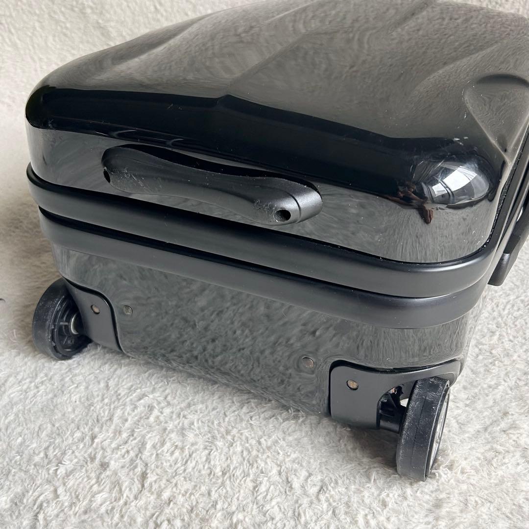 【美品】メルセデスベンツ キャリーケース 2輪 ブラック 機内持ち込み可 32L