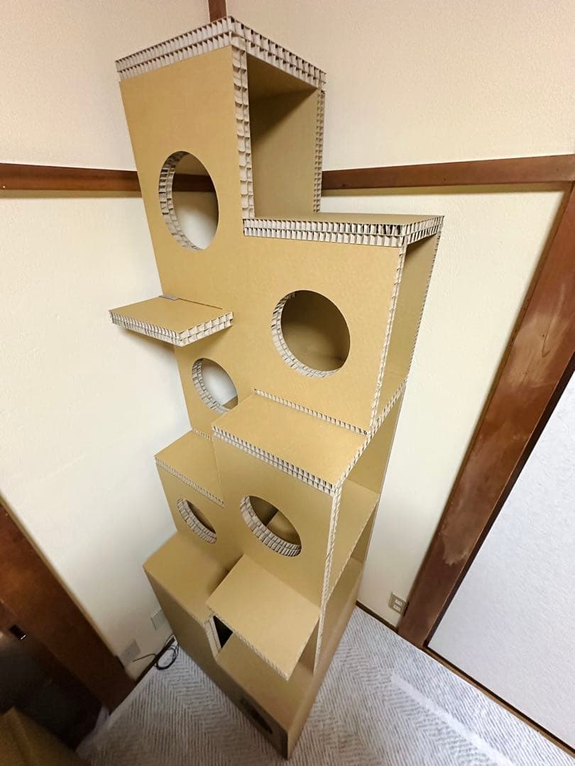 【美品特価‼︎】　東濃コアー　にゃんぐるタワー　(日本製ダンボールキャットタワー)