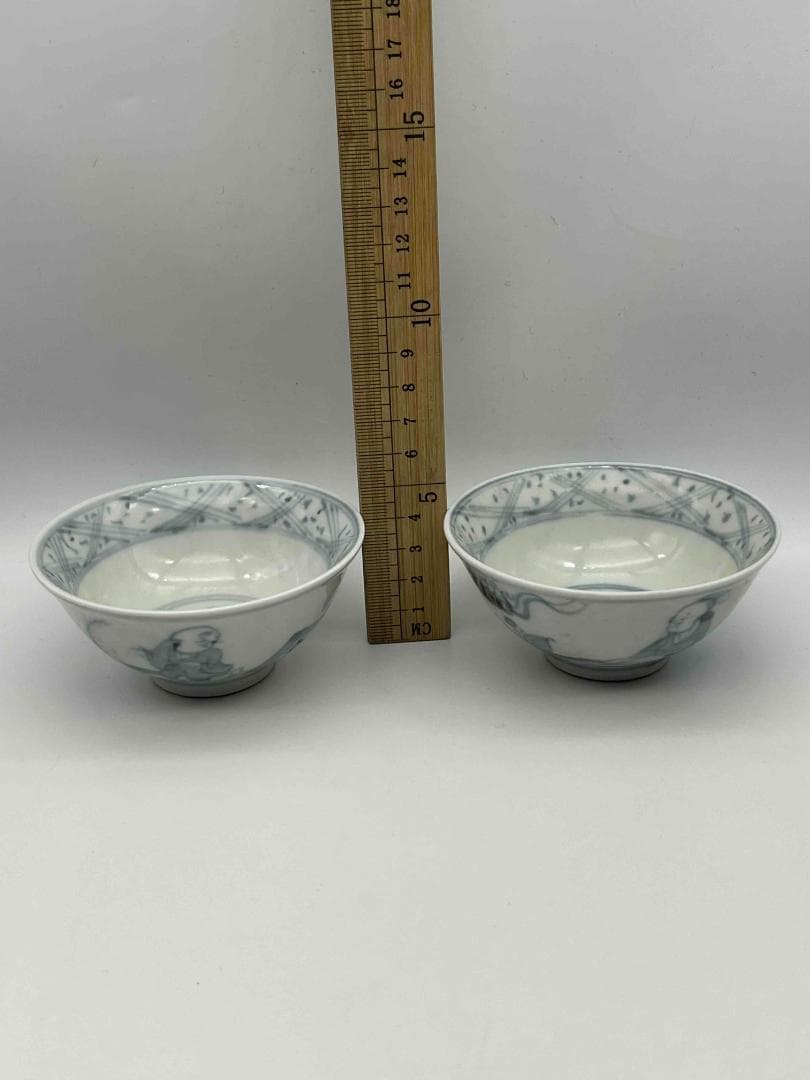 明天啓時代【天啓年製】在銘染付「貴」字紋唐子高士囲碁山水文碗一対(C-52)