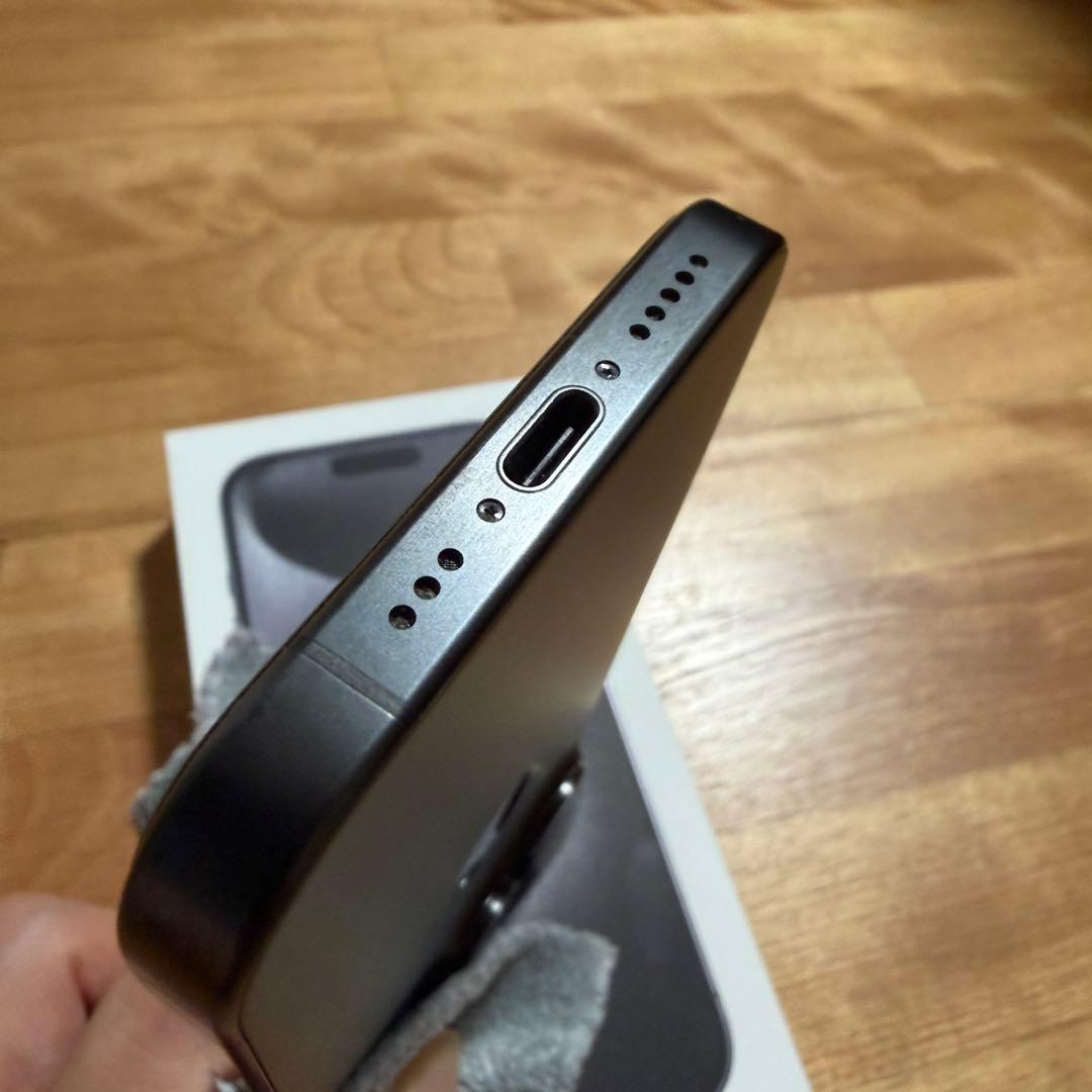 【美品】iPhone 15 Pro 128GB ブラックチタニウム