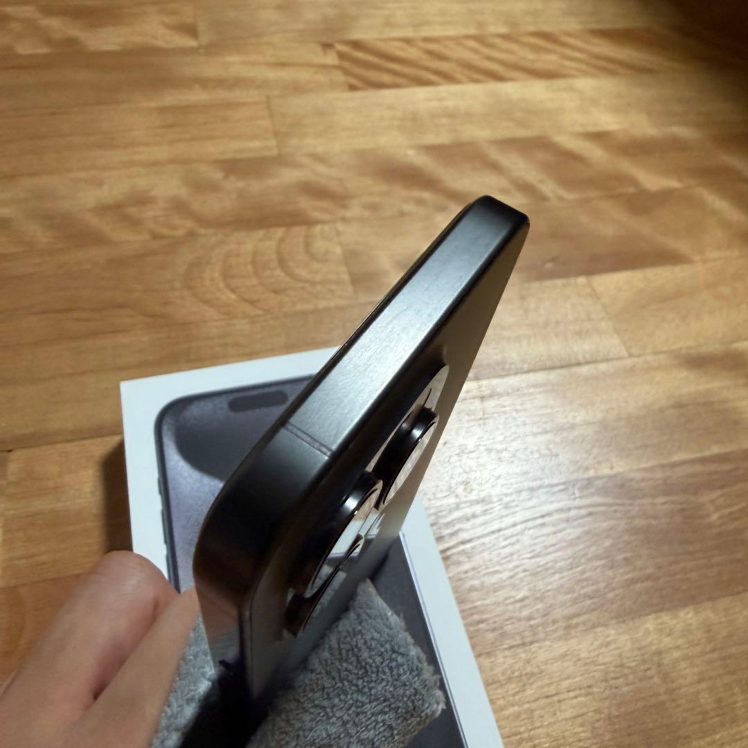 【美品】iPhone 15 Pro 128GB ブラックチタニウム
