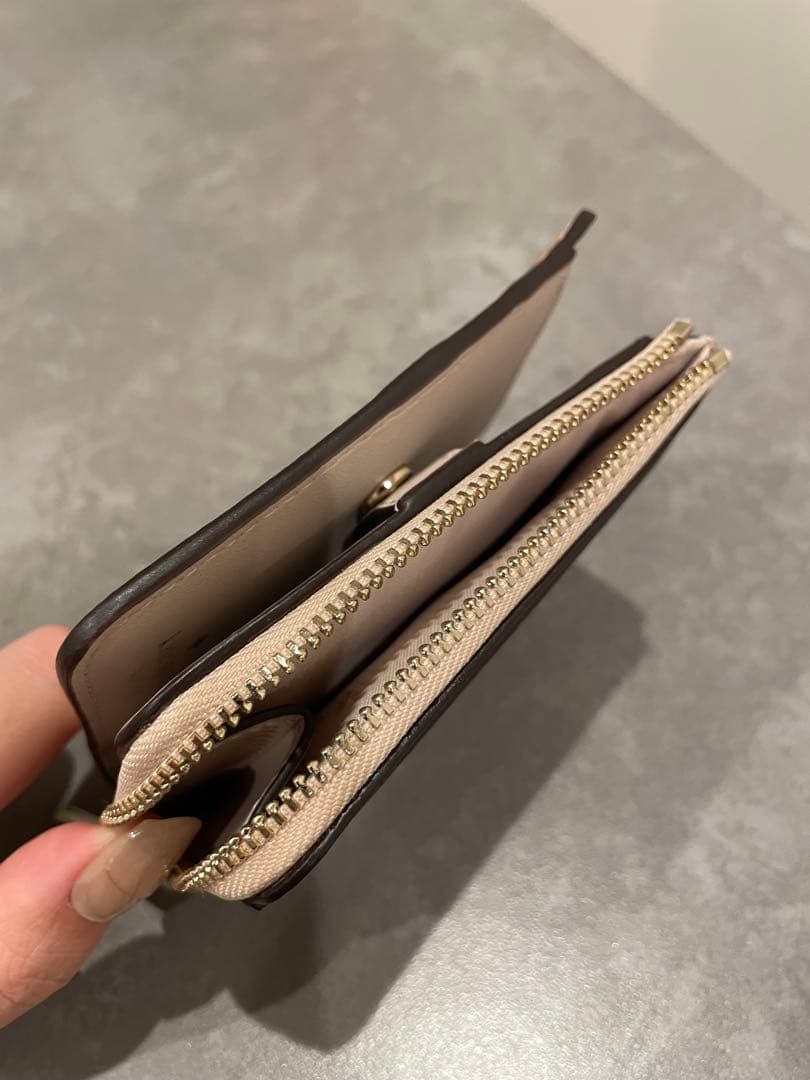 【新品・箱付き】kate spade スモールグリッターウォレット 二つ折り財布