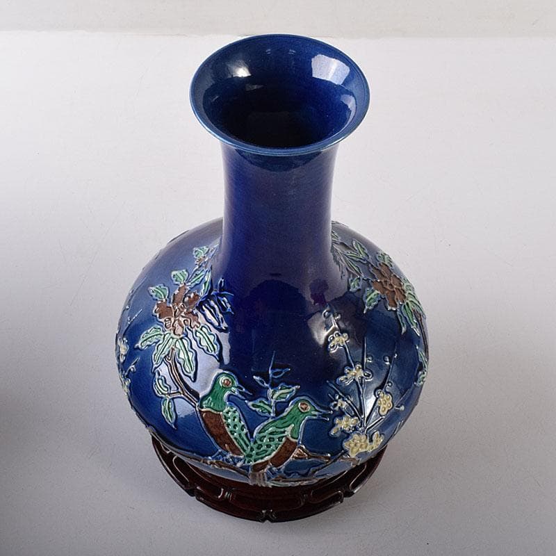 中国　景徳鎮製　藍釉法花花鳥文瓶　唐木台・箱付　V　8055C