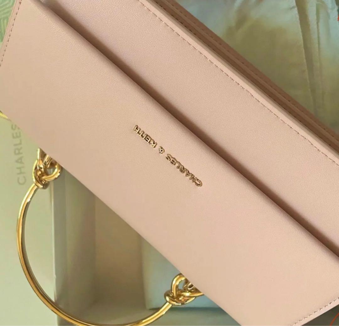 美品スカルプチュアハンドル ロングウォレット レザー チャールズアンドキース