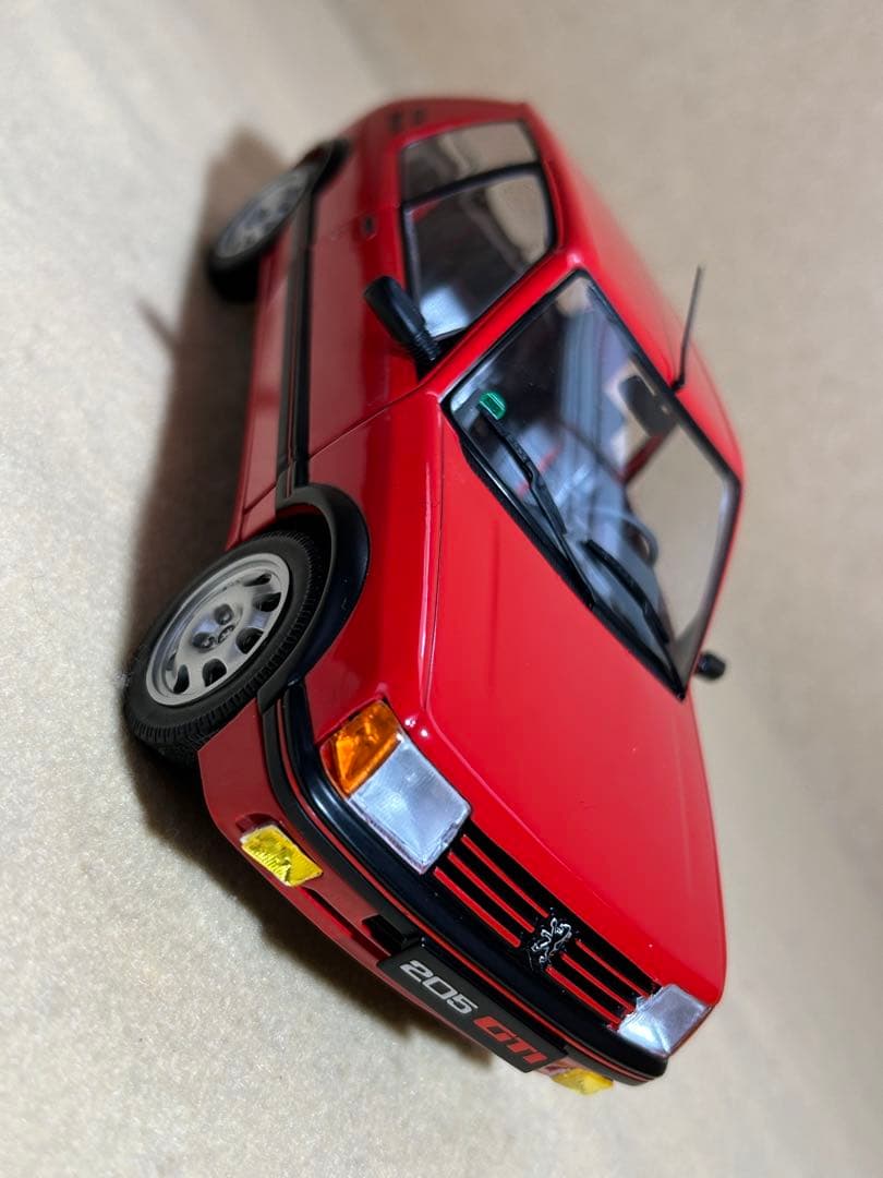 【希少】1/18 プジョー 205（小さな訳あり）