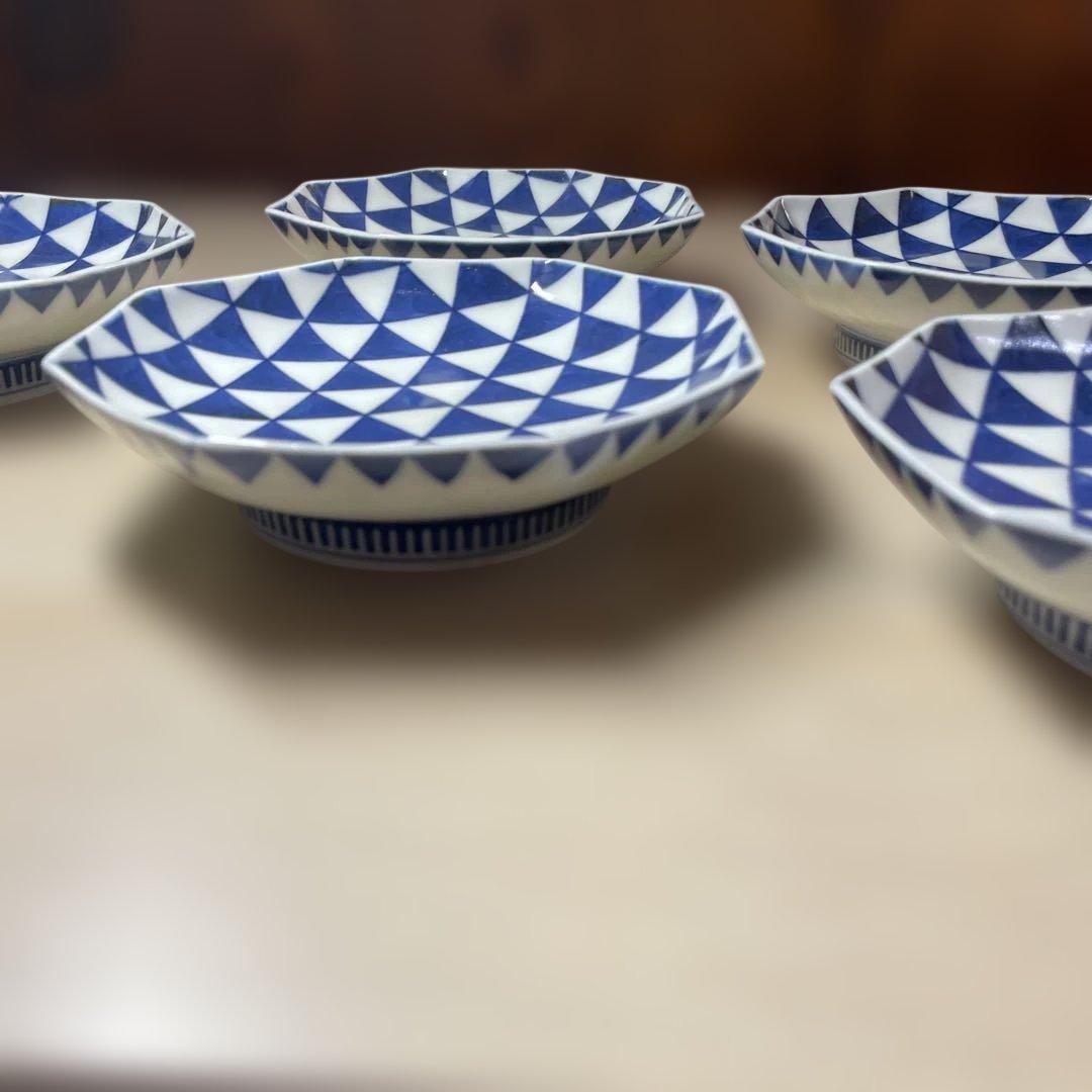 今泉今右衛門　鍋島染付ウロコ紋八角皿五客　箱なし