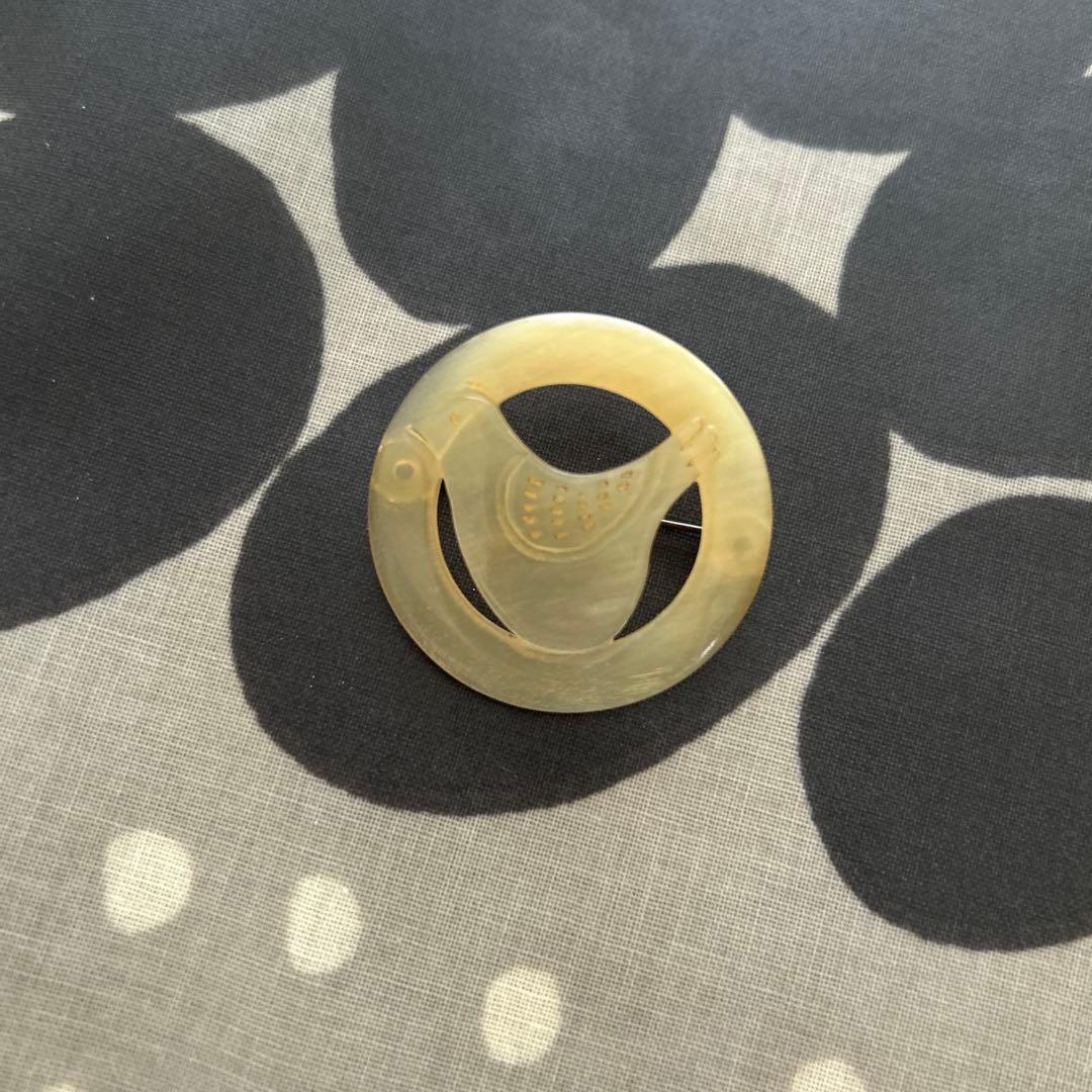 ミナペルホネン　トリ　ブローチ