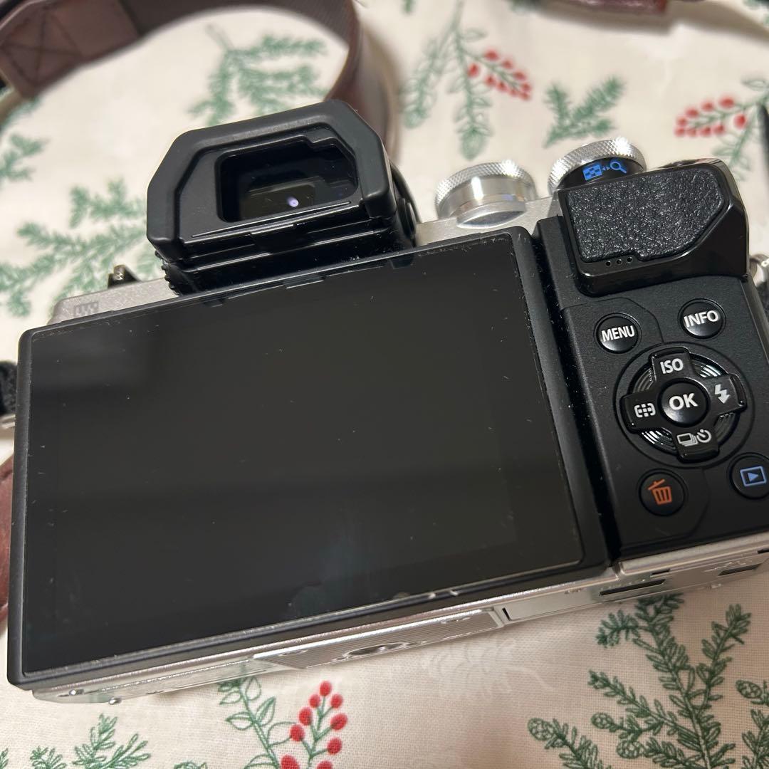 美品 オリンパス OM-D E-M10 markⅢ ダブルズームキット S492