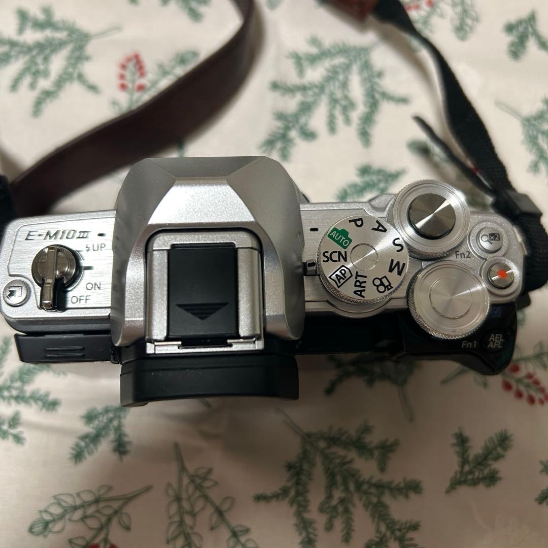 美品 オリンパス OM-D E-M10 markⅢ ダブルズームキット S492