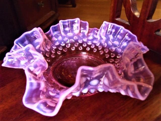 アメリカ　フェントン社　クランベリーオパールセント　ホブネイル ナッピーボウル