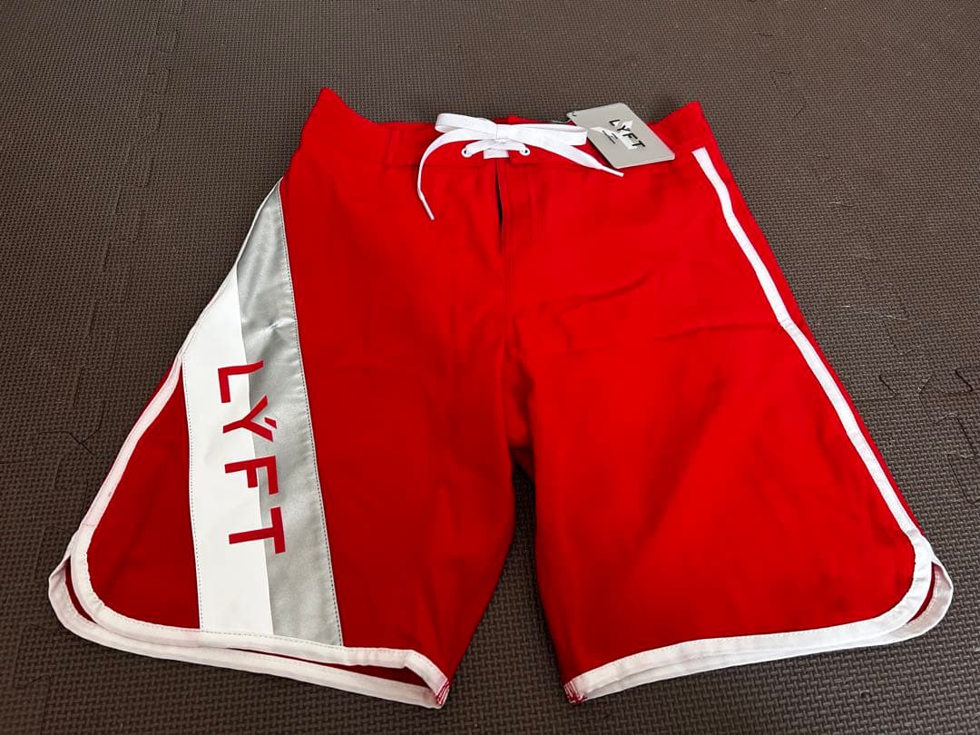 LYFT ボードショーツレッド　Mサイズ