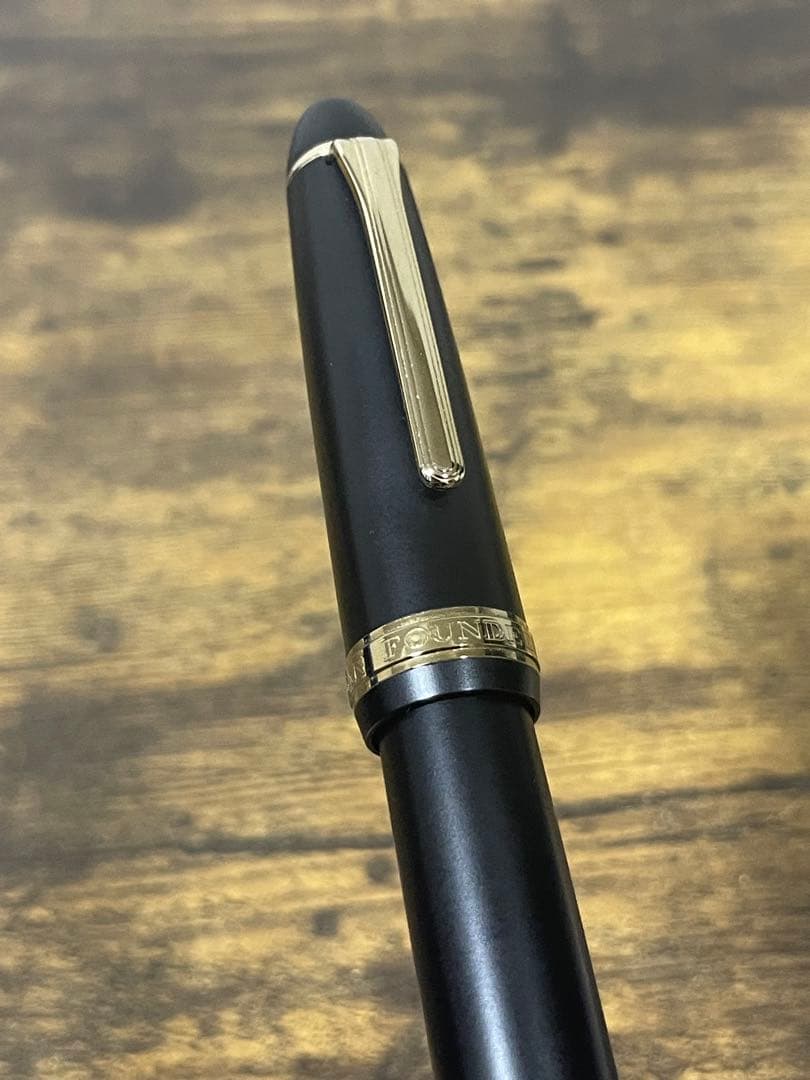 筆記確認済　美品　梨地　18k 備品あり　字幅MF セーラー　万年筆