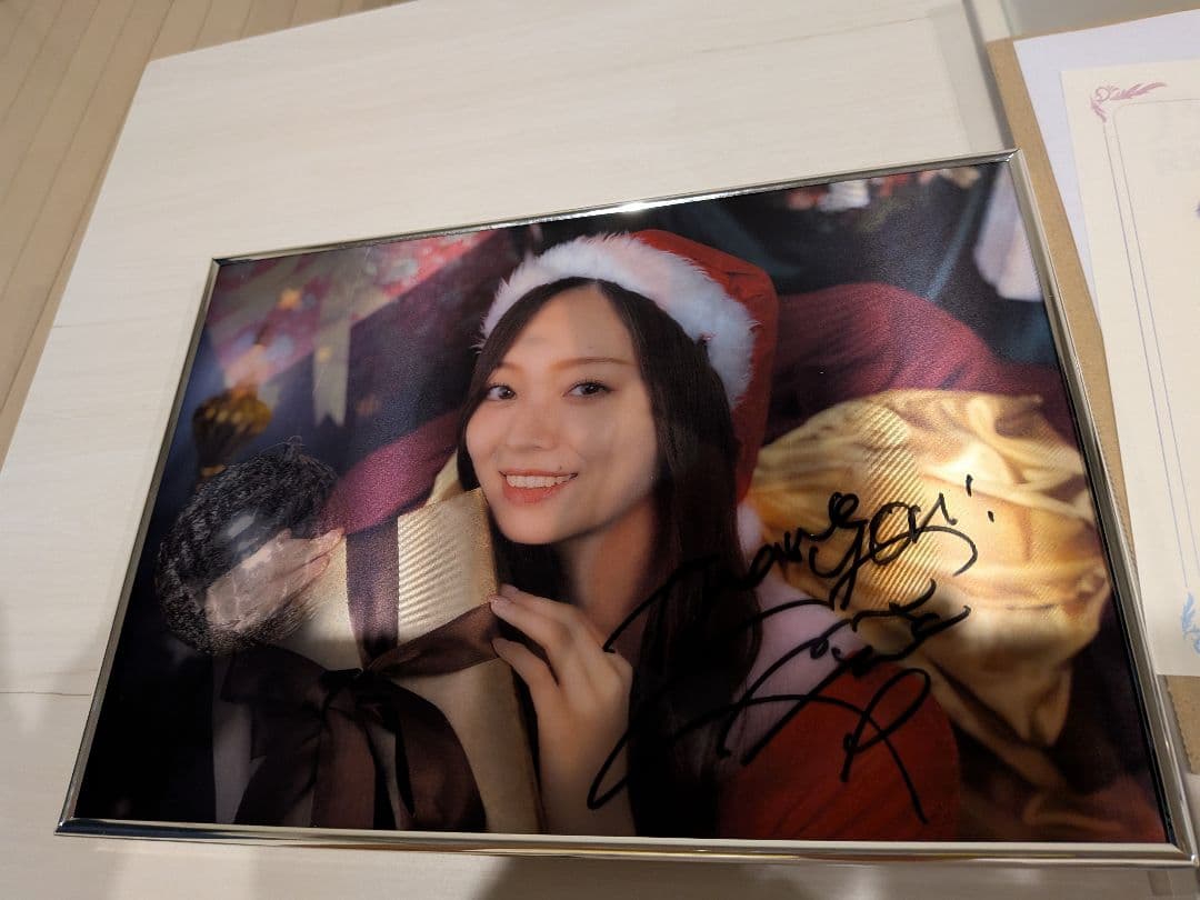 [あっきん出品 ]梅澤美波直筆サイン入りレンチキュラー