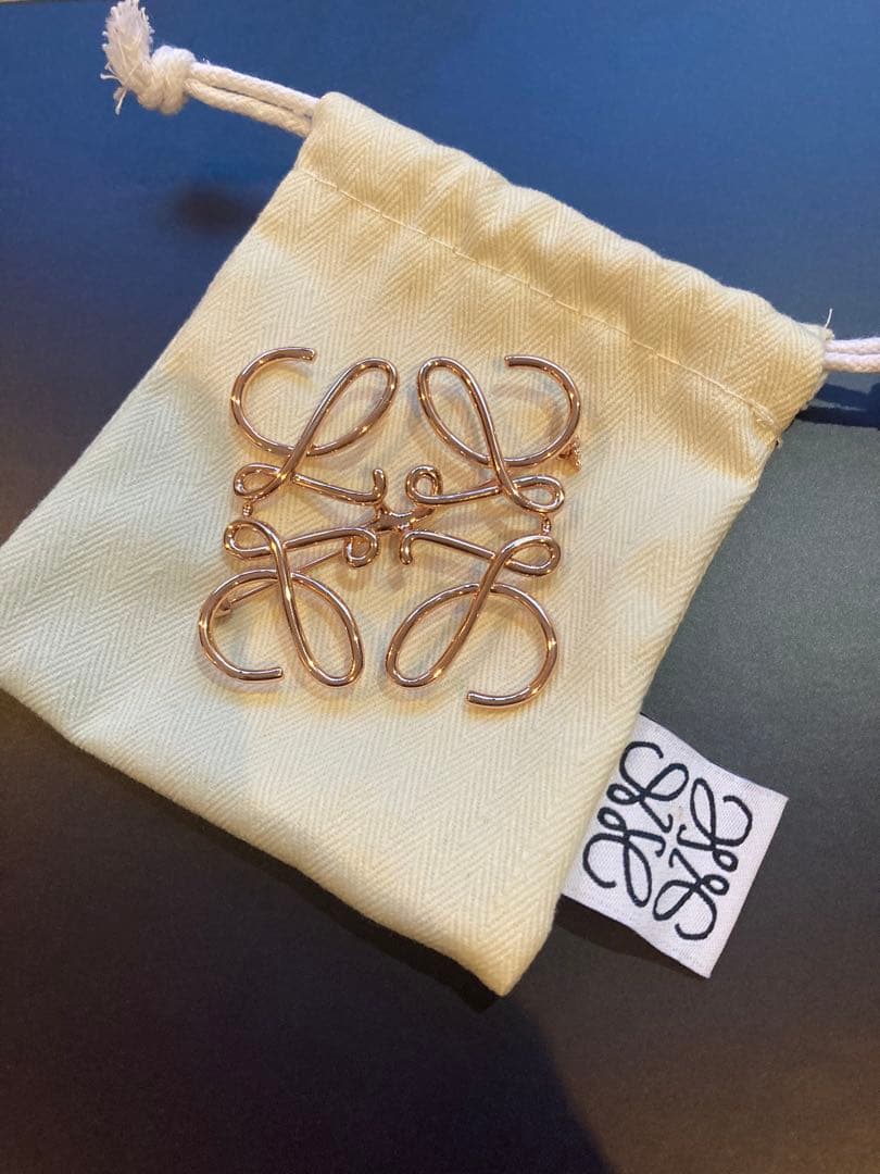 【品薄】LOEWE ローズゴールド ブローチ ロエベ