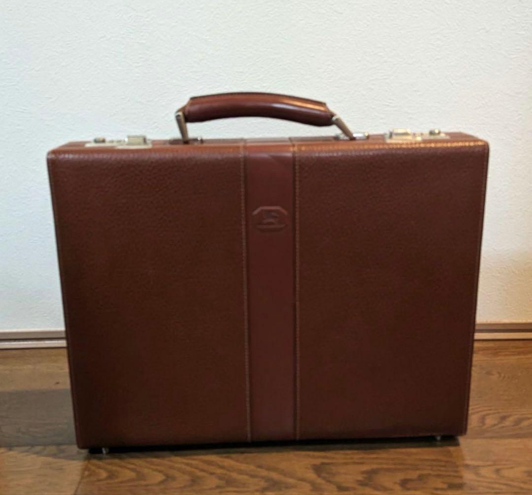 Burberry アタッシュケース　ダレスバッグ　ノバチェック