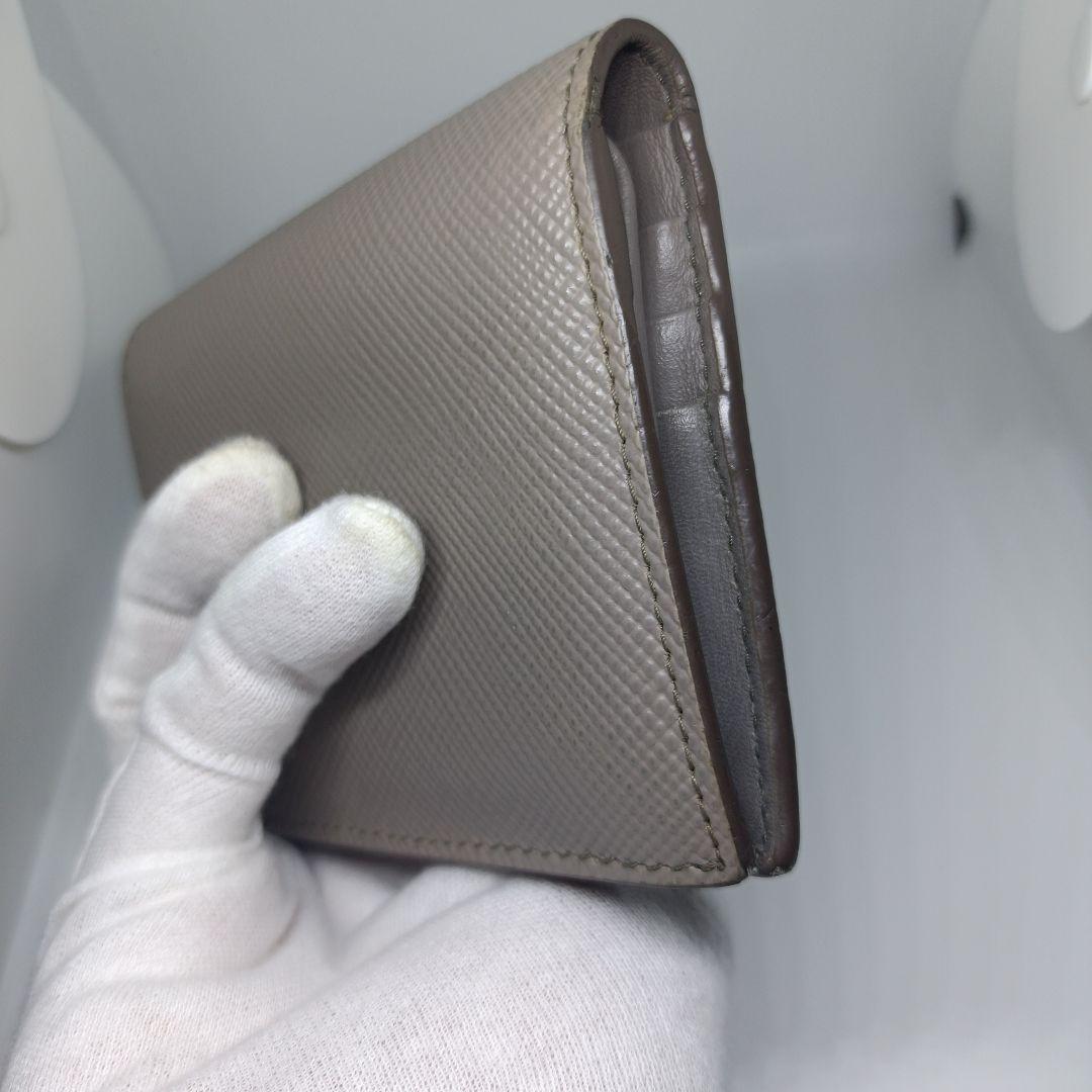 プラダ２つ折り財布　PRADA折財布ベージュ