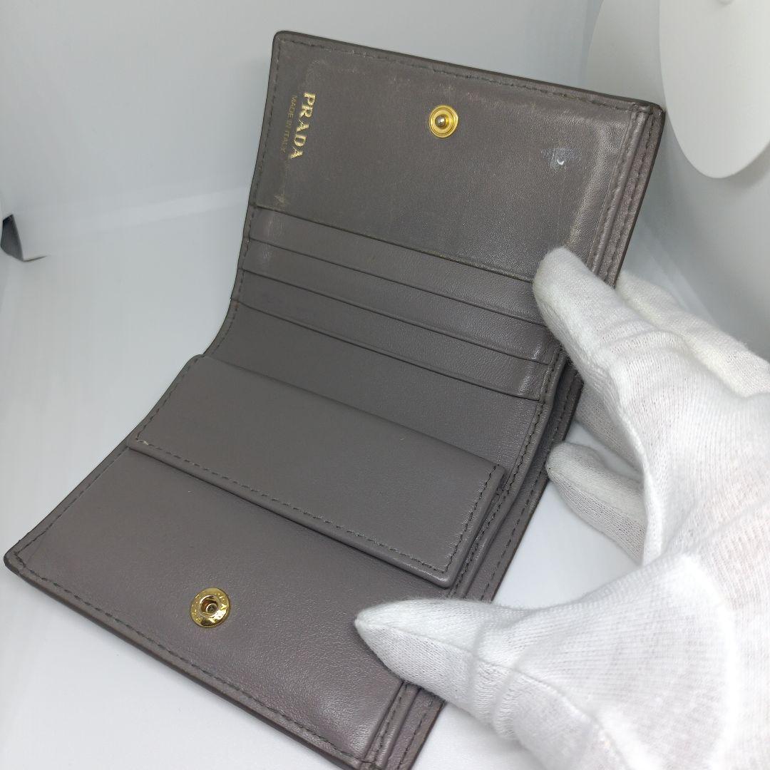 プラダ２つ折り財布　PRADA折財布ベージュ