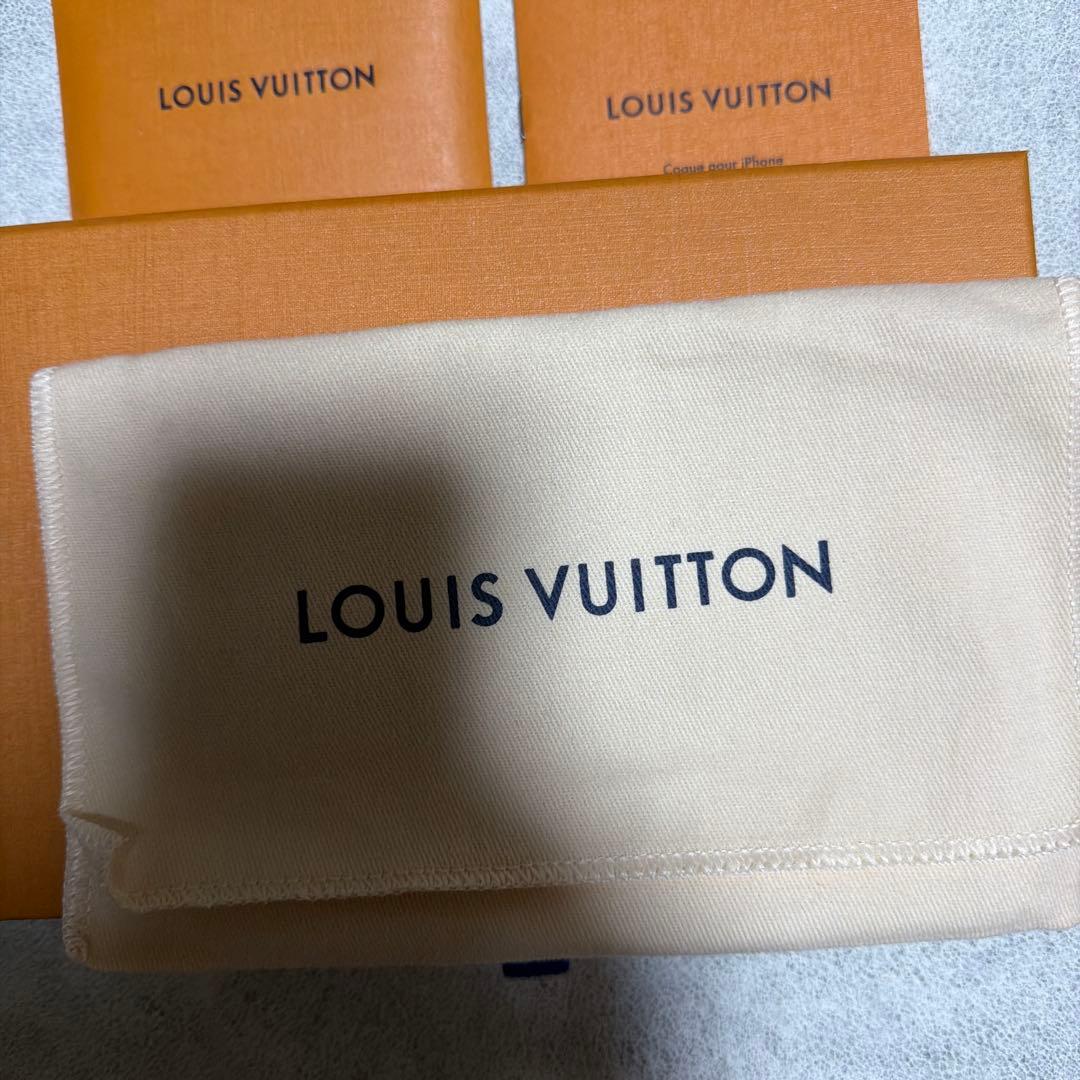 ルイヴィトン バンパー スマホケース iPhone15Pro 黒 M82887