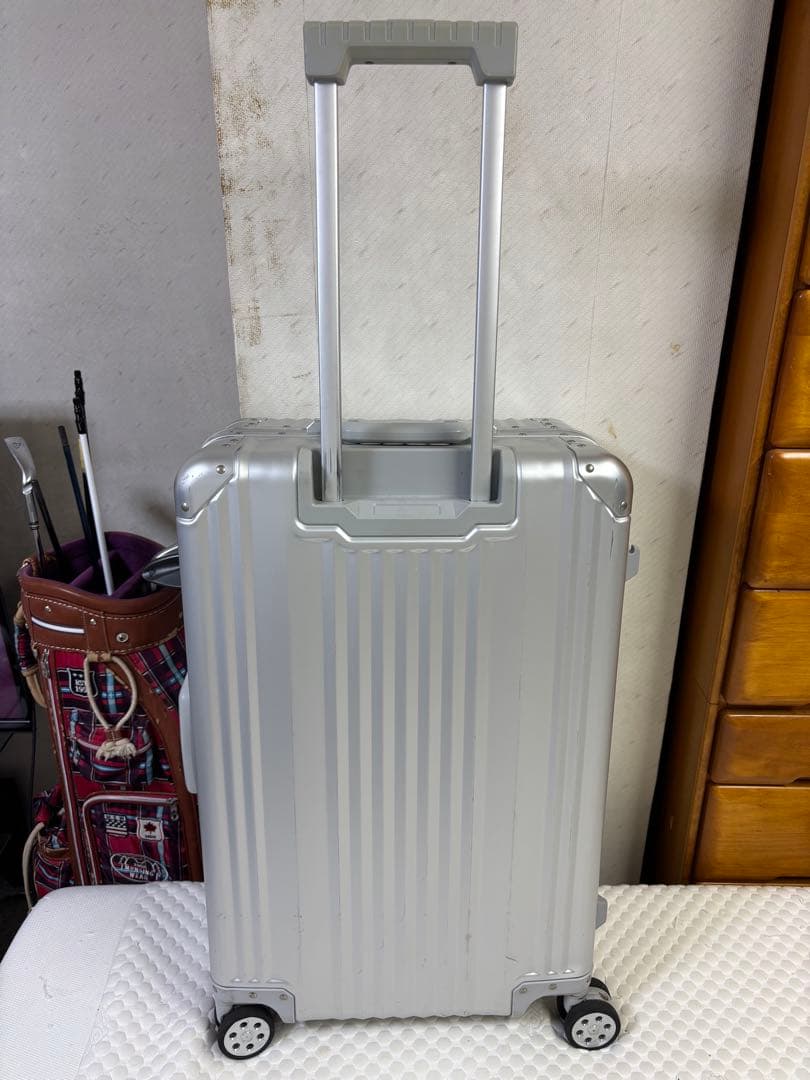 m*3様 非売品 65L メルセデスベンツ スーツケース シルバーキャリーケース